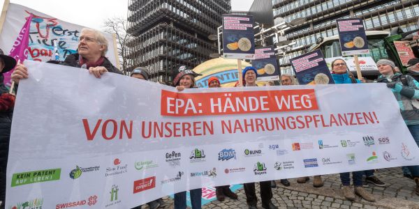 © FALK HELLER | argum, Demonstration gegen Patente auf Leben