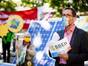 Unterschriftenübergabe-Aktion für eine Solaroffensive vor dem Bundeswirtschaftsministerium in Berlin (Foto: Jörg Farys / Umweltinstitut München)