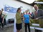 Wir waren auf der Wahlkampfveranstaltung von Landwirtschaftsminister Schmidt in Otzing vor Ort. Unser Protest gilt dem Vogelsterben auf Wiesen und Äckern. Foto: Christof Stache