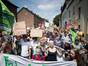 ... und eine Groß-Demo zu Fuß. (Foto: Ruben Neugebauer/ Campact)