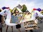 Protest ist bunt - und manchmal auch mit Einhorn. (Foto: Jörg Farys/ Die Projektoren)