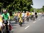 Zusammen mit den Schüler*innen von Fridays for Future sowie Campact, BUND, Greenpeace und den Naturfreunden protestierten rund 8.000 Menschen dabei am Tagebau Garzweiler. Teil der Proteste: eine Fahrrad-Demo ... (Foto: Jörg Farys/ Die Projektoren)