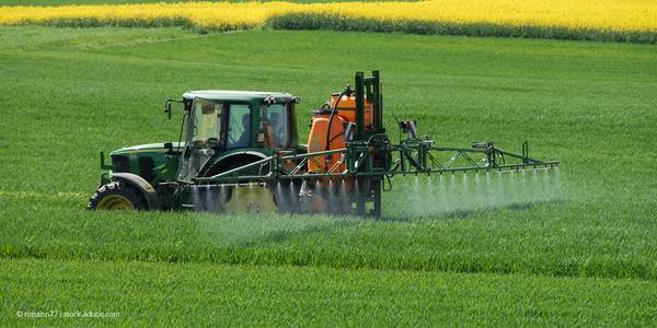 Die Umsetzung der Pestizidreduktionsziele der EU wurde auf die lange Bank geschoben (© nmann77 / adobe stock).