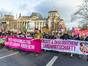Das Frontbanner der Demo mit der Forderung "Der Agrarindustrie den Geldhahn abdrehen!"