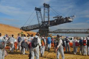 DemonstrantInnen im Tagebau Garzweiler