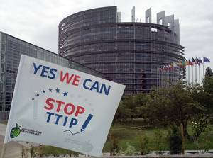 Protest gegen TTIP vor dem EU-Parlament in Straßburg