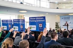 Fracking-Protest auf der Wassermesse