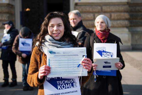 Unterschriften sammeln Klimawende 'Tschüss Kohle Hamburg'