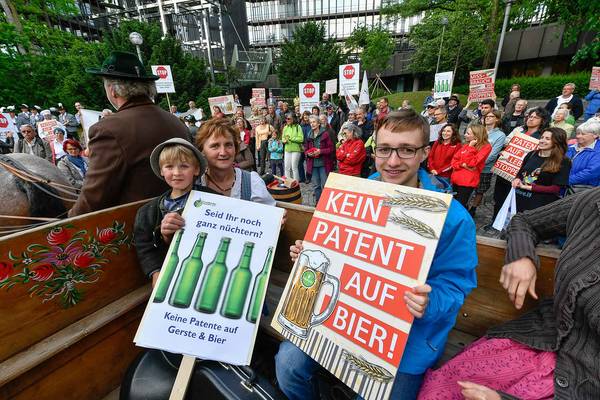 Protest gegen Bier-Patente vor dem EPA