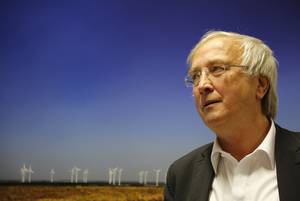 Raimund Kamm ist Vorstand des „FORUM Gemeinsam gegen das Zwischenlager und für eine verantwortbare Energiepolitik e.V.“, Vorsitzender des LEE Bayern, Mitglied in BN und LBV, war von 1986 bis 1997 als Grüner im Bay. Landtag und ist seit 1998 parteifrei.