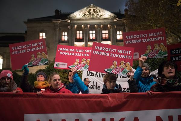 Aktion in Berlin: Jamaika nur mit Kohleausstieg, Foto: Ruben Neugebauer