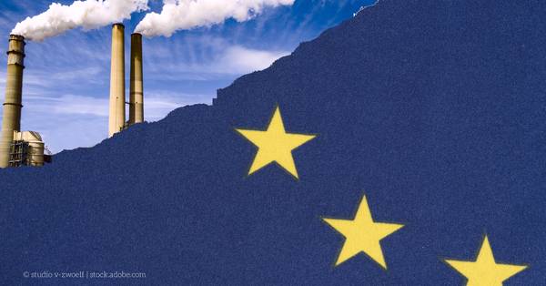 Fabrikschlote und EU-Fahne
