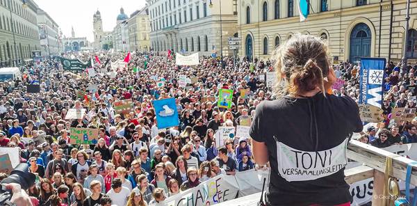 Antonia Messerschmitt beim Klimastreik in München (Foto: Georg Kurz)